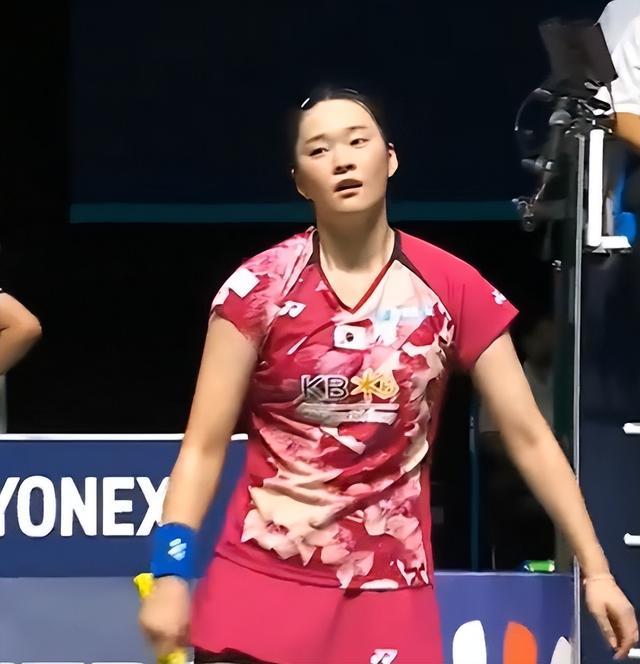 的两名外线 的两名外线